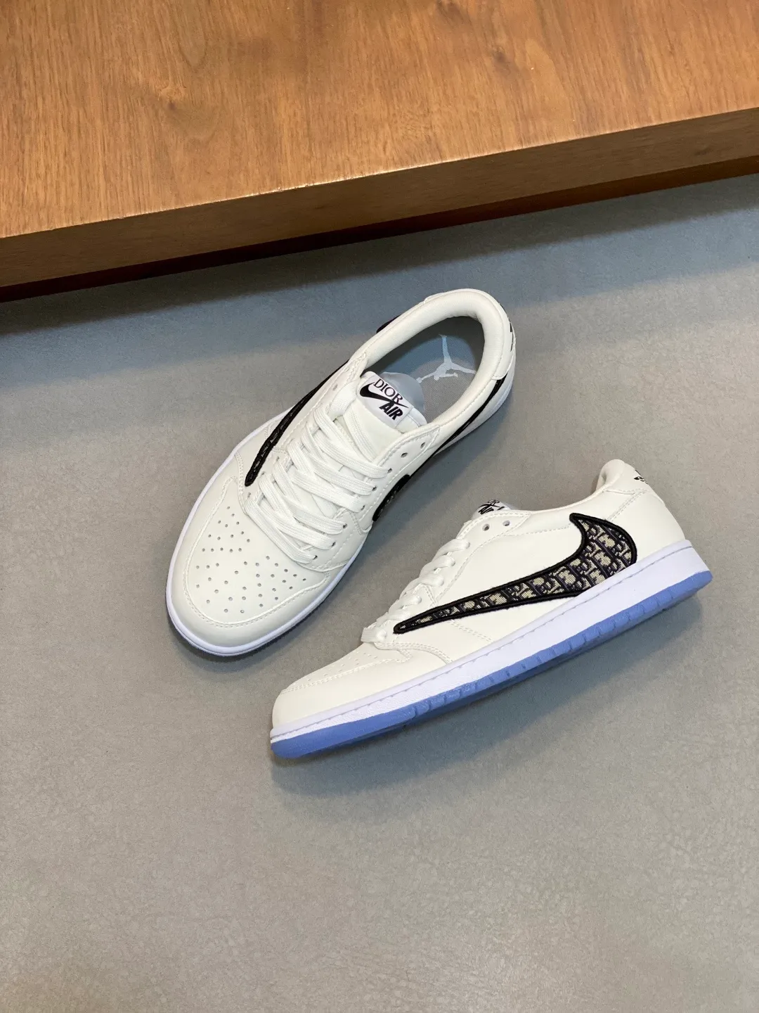 Men's shoes 💰700 [Dior-AIR] Dior co-branded model - high-end quality original single casual sports sneakers - upper: 🔝 silk calfskin, toe punching technology, tongue, brand cloth label, heel. embroidered brand logo - lining: brand canvas - outsole: original TPR·rubber·two-color molded outsole -super high quality control·fine workmanship·prominent (high-end·luxury·grade) -Size: 39-44 (38, 45, 46, can be customized)